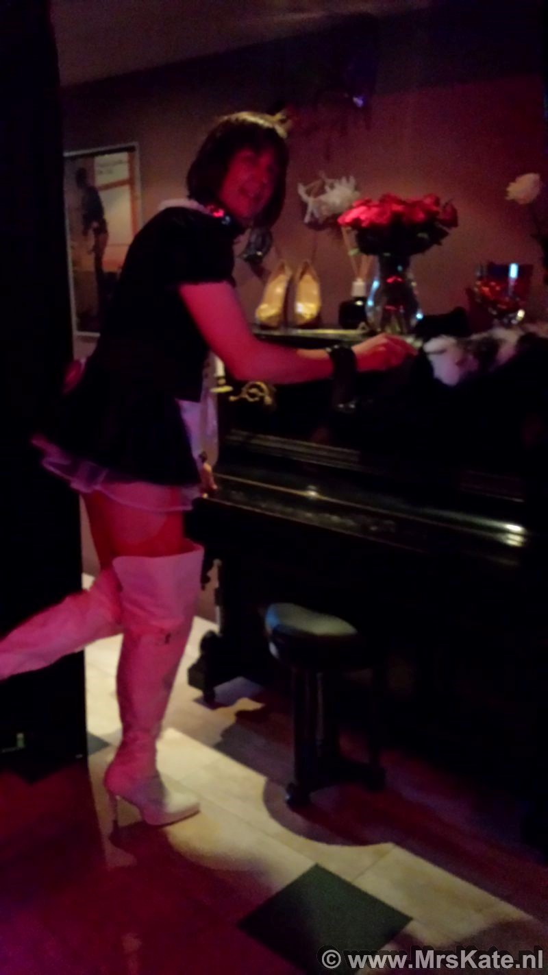 Dienstmeid, knecht Mrs Kate House of SubMission Den Haag