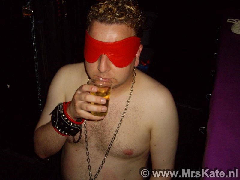 Plassex golden shower Mrs Kate House of SubMission  Den Haag